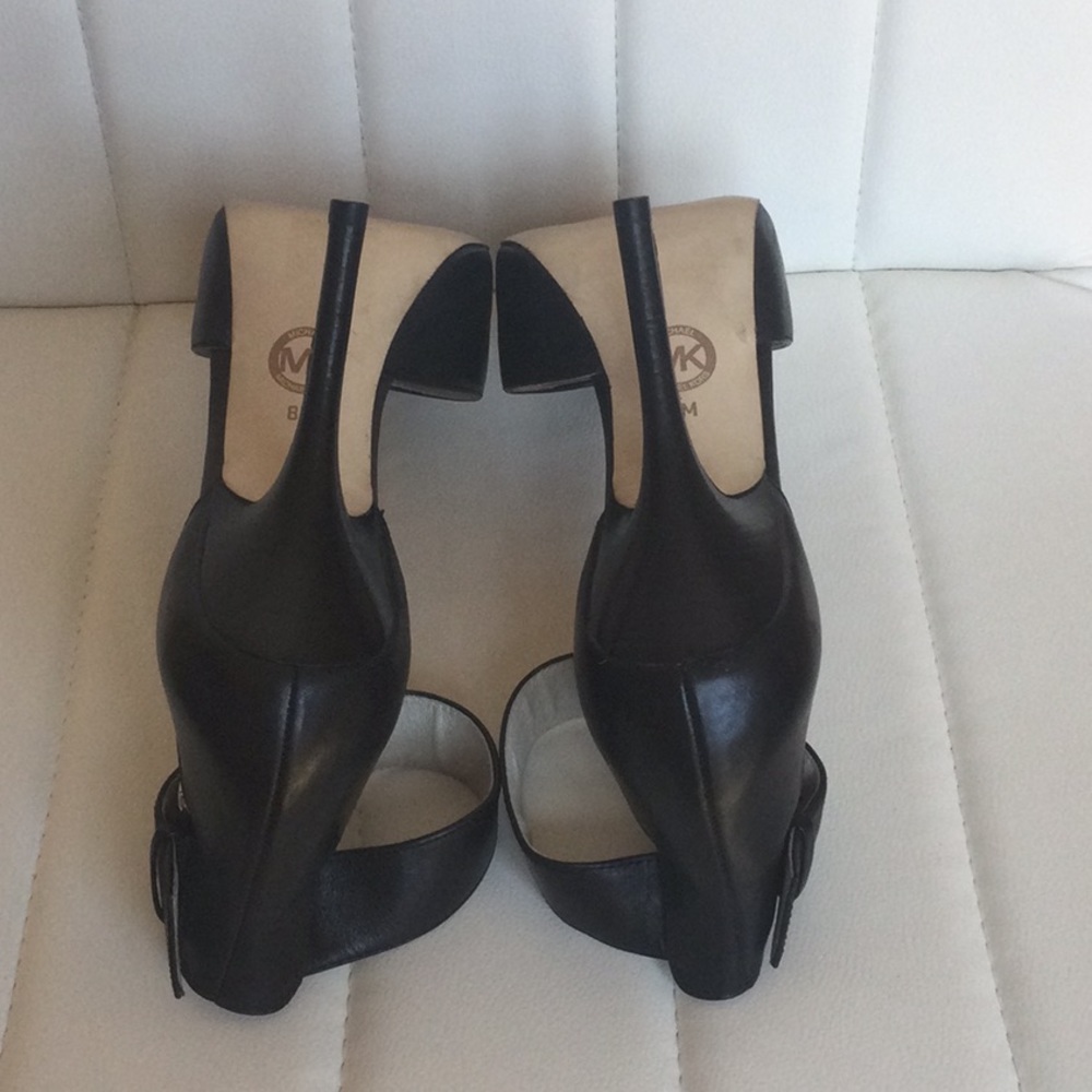 EUC Michael Michael Kors 8M Black Leather Shoes Heels - Picture 6 of 16